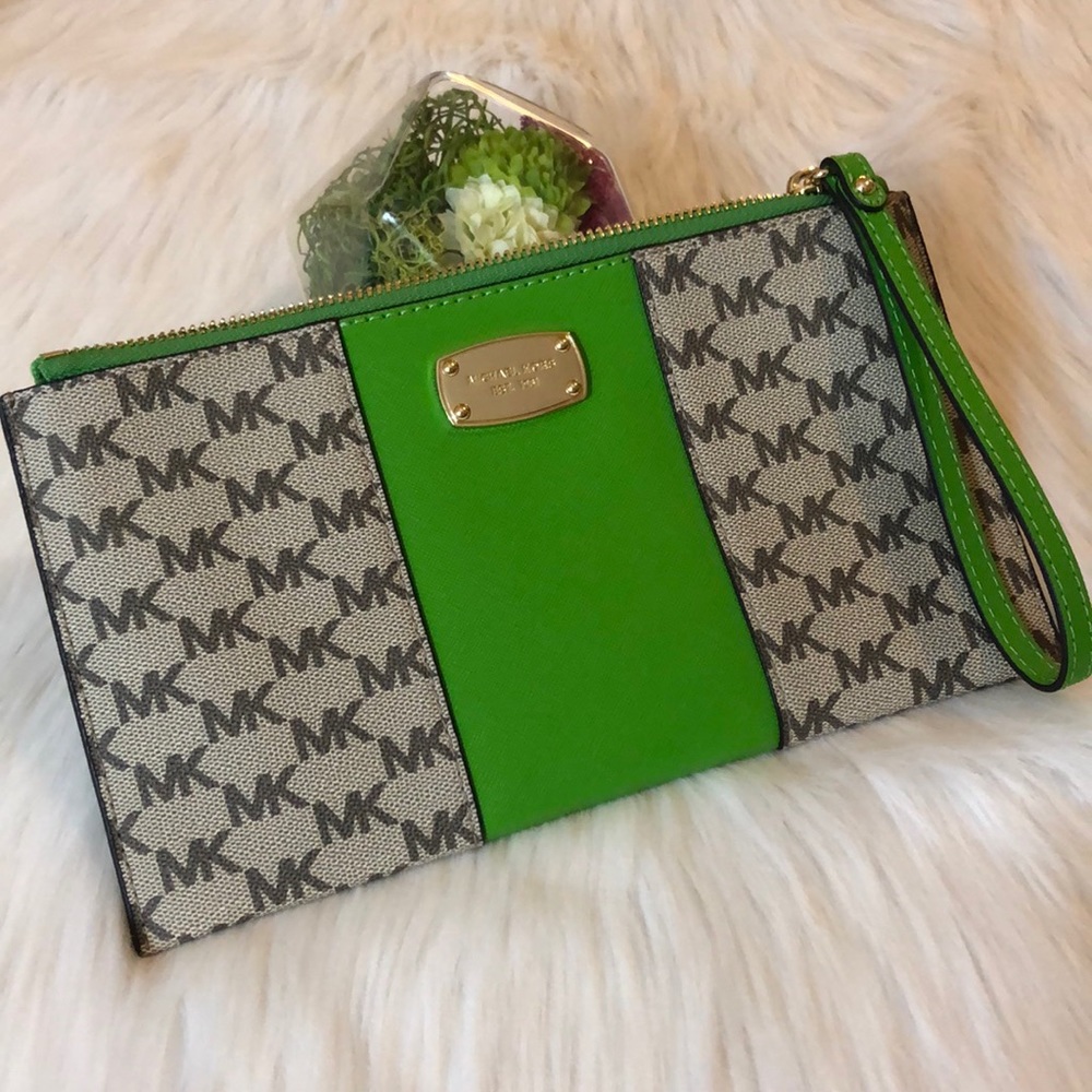 Michael Kors Large jet set Wristlet